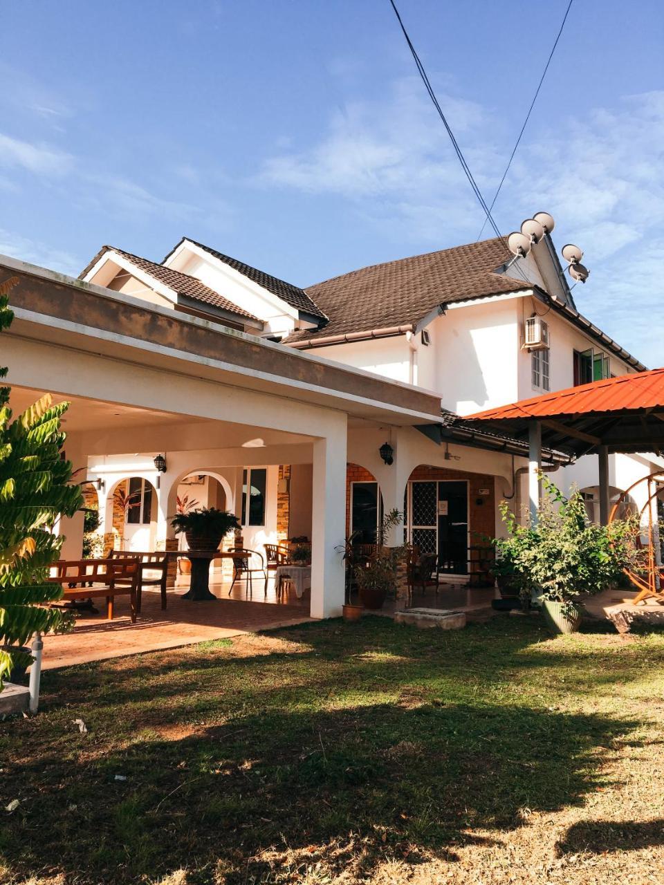 Sura Inn Дунґун Екстер'єр фото