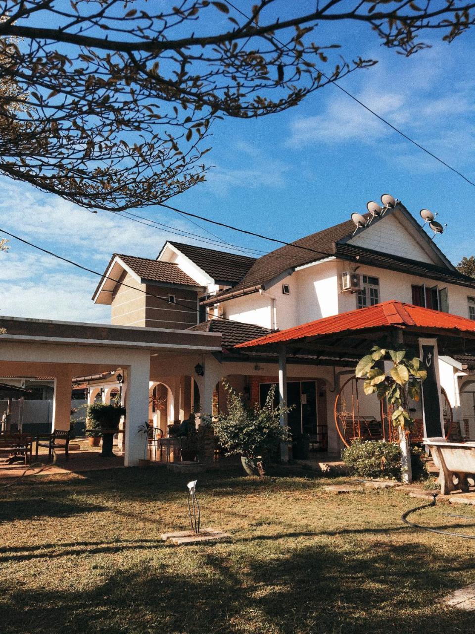Sura Inn Дунґун Екстер'єр фото